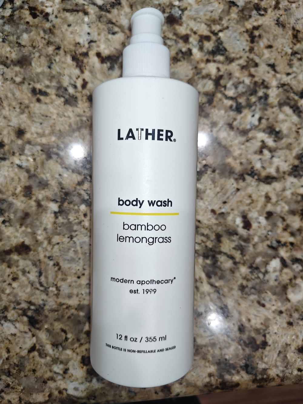 THE LATHER BARN Bamboo Lemongrass Body Wash - White with Yellow Accent